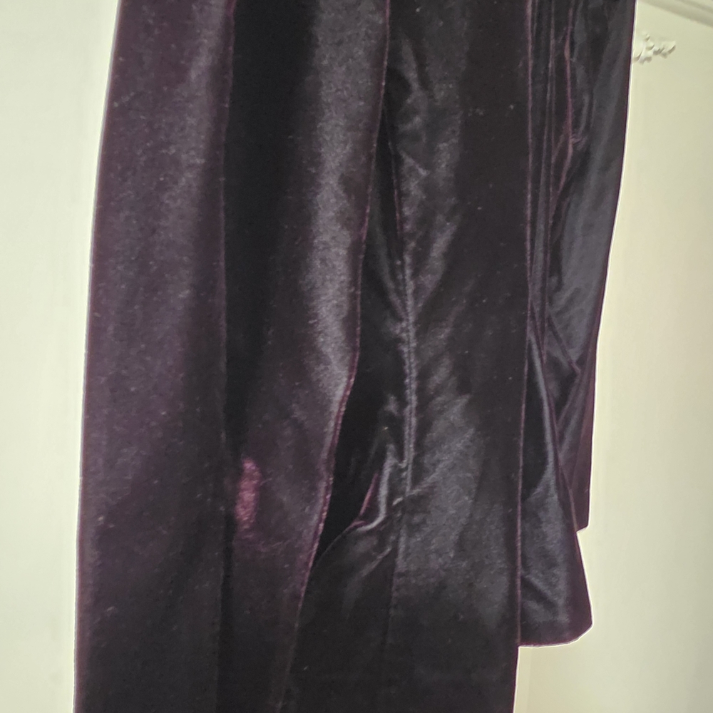 Women's Black Velvet Jacket with Lace Trim - Picture 5 of 6